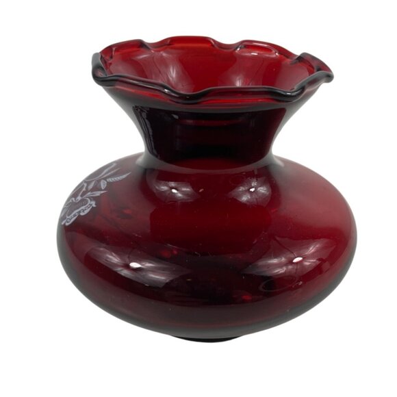 Vintage Anchor Hocking Ruby Red Glass Vase Ruffled Rim & Etched Floral Design - Picture 5 of 13